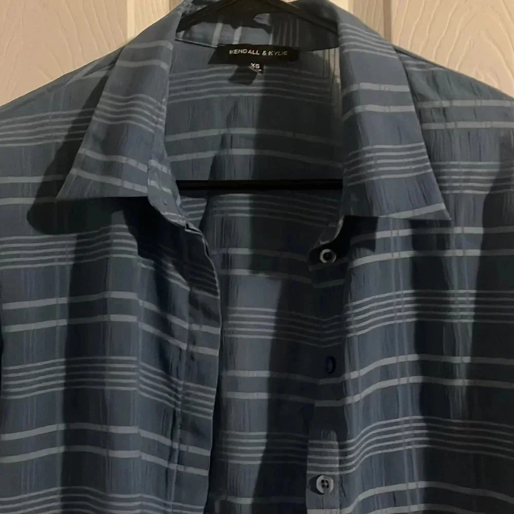 Kendall & Kylie button down blouse - Size XS - Picture 5 of 5